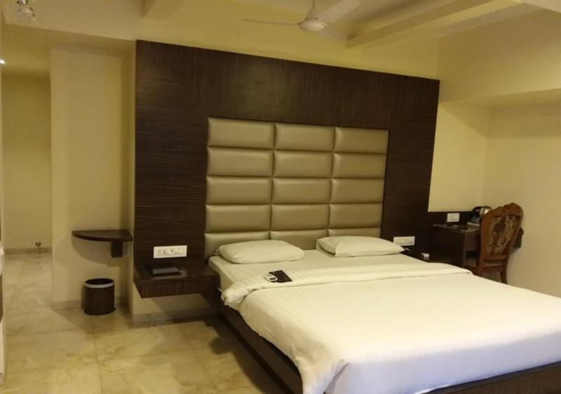 Hotel 24 Seven Nashik Exterior foto