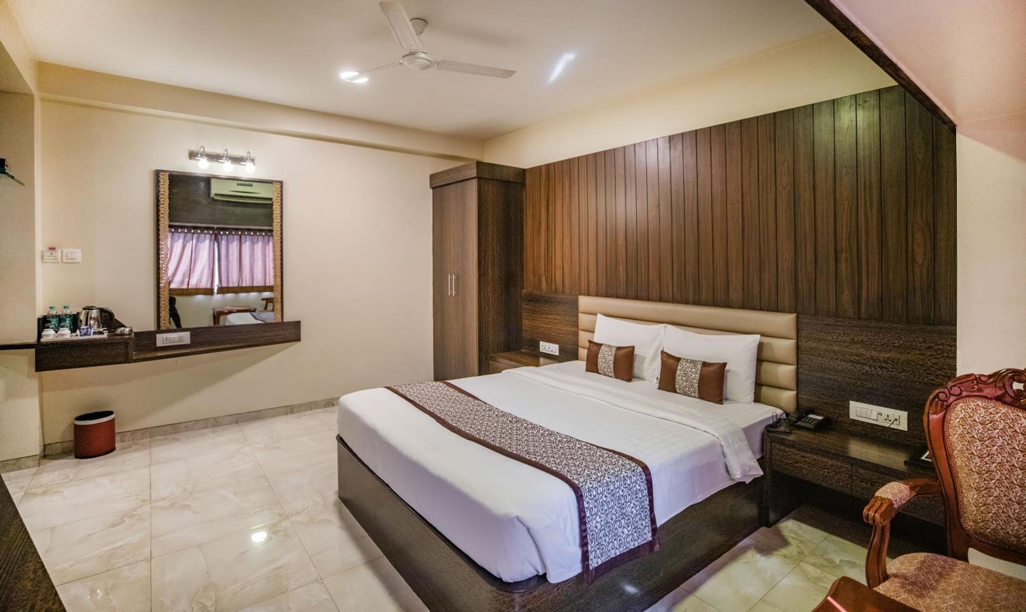 Hotel 24 Seven Nashik Exterior foto