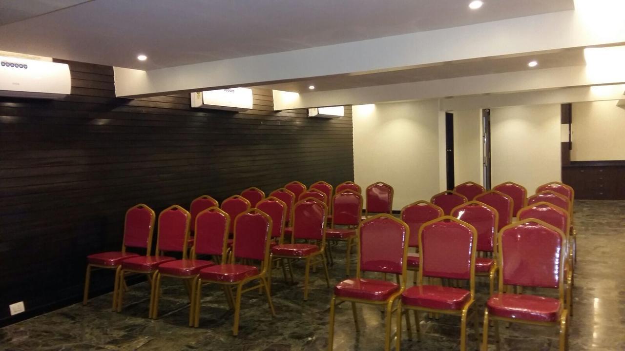 Hotel 24 Seven Nashik Exterior foto