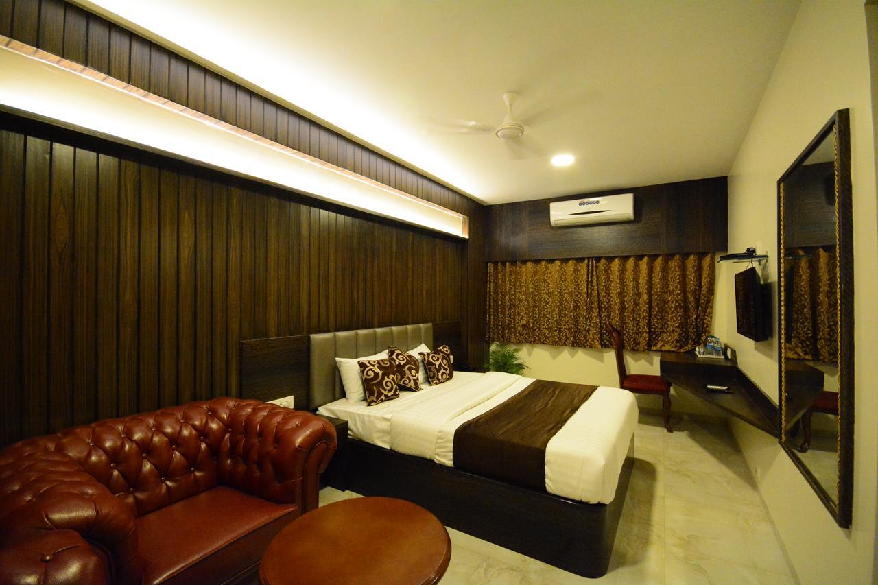 Hotel 24 Seven Nashik Exterior foto